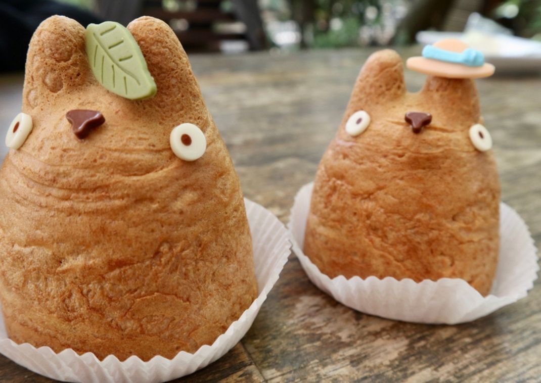 Twee zoete Totoro roomsoesje van het Ghibli Café