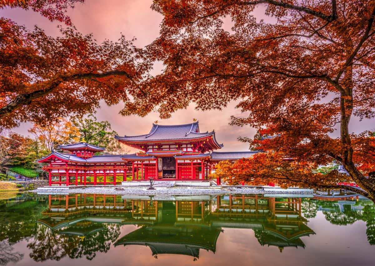 De tempel Byodo-In in de tempelvallei in Uji, prefectuur Kyoto, Japan