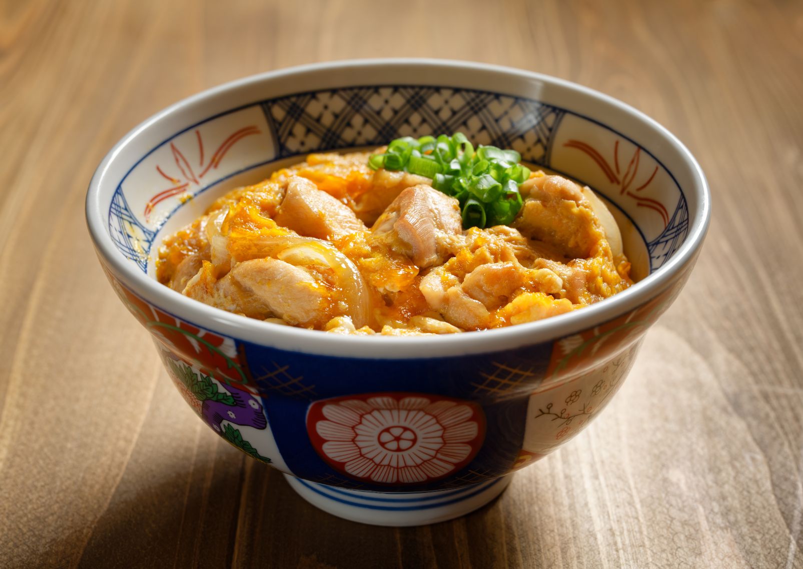 Japanse rijstkom oyakodon, hoofdzakelijk samengesteld uit rijst, ei en kip