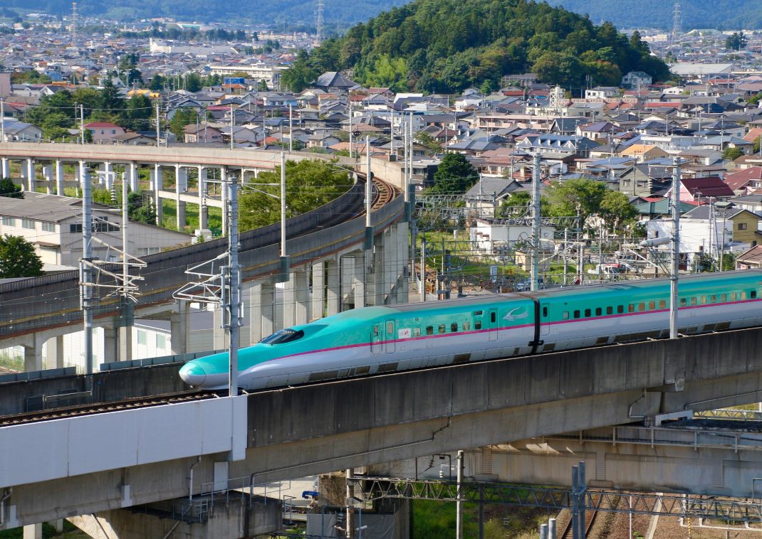 Shinkansen in de stad Fukushima, Tohoku Shinkansen.