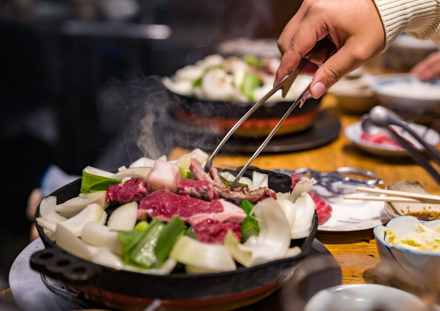 Het beroemde schapenvleesgerecht Jingiskan in Hokkaido, Japan.