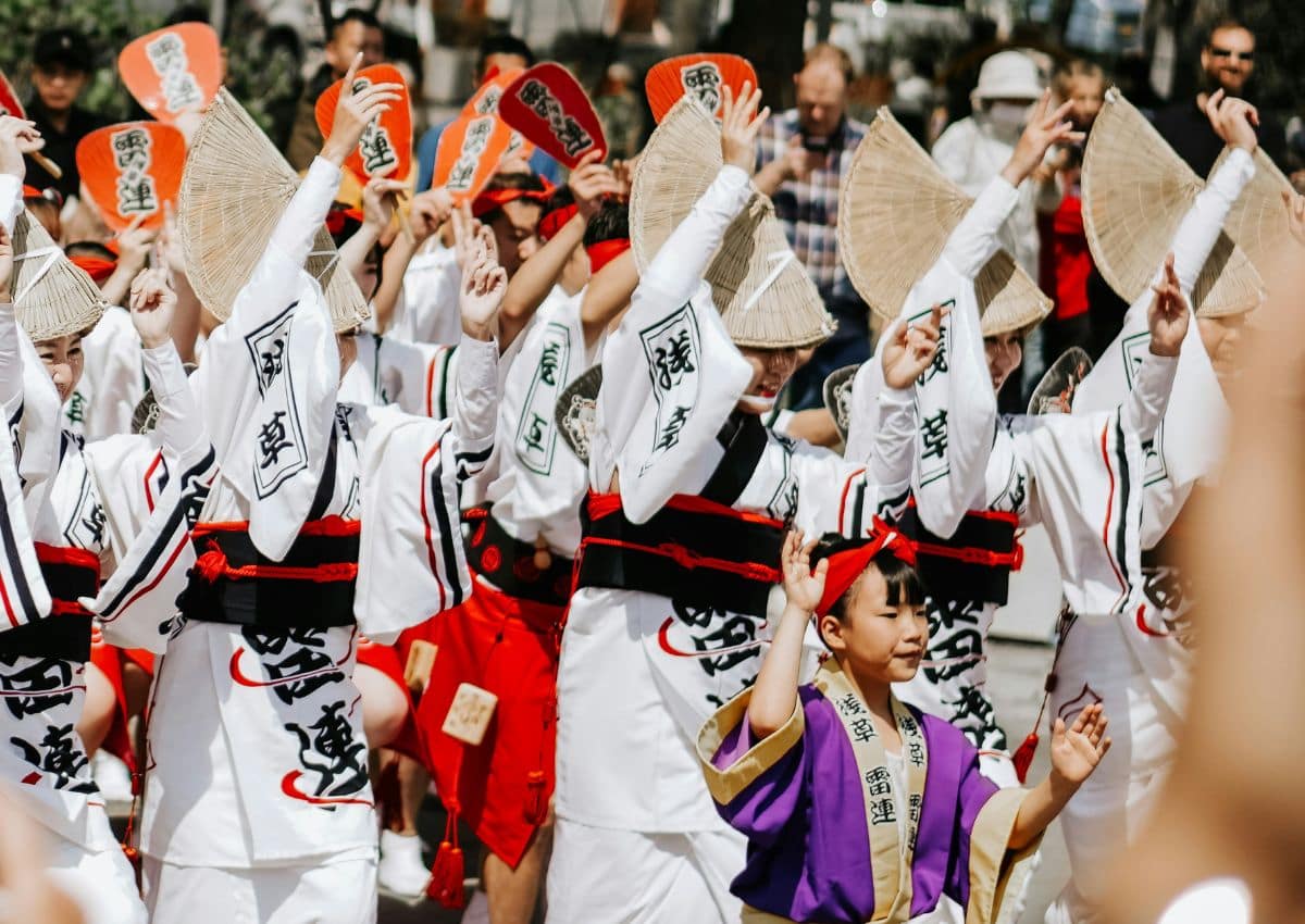 Japanse dansers op het Awa Odori-festival in Asakusa, Tokyo