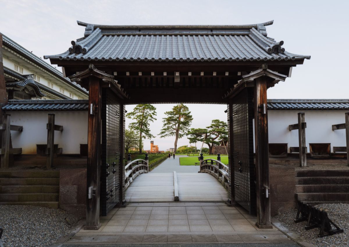 Ichinomon-poort bij kasteel Kanazawa, Japan