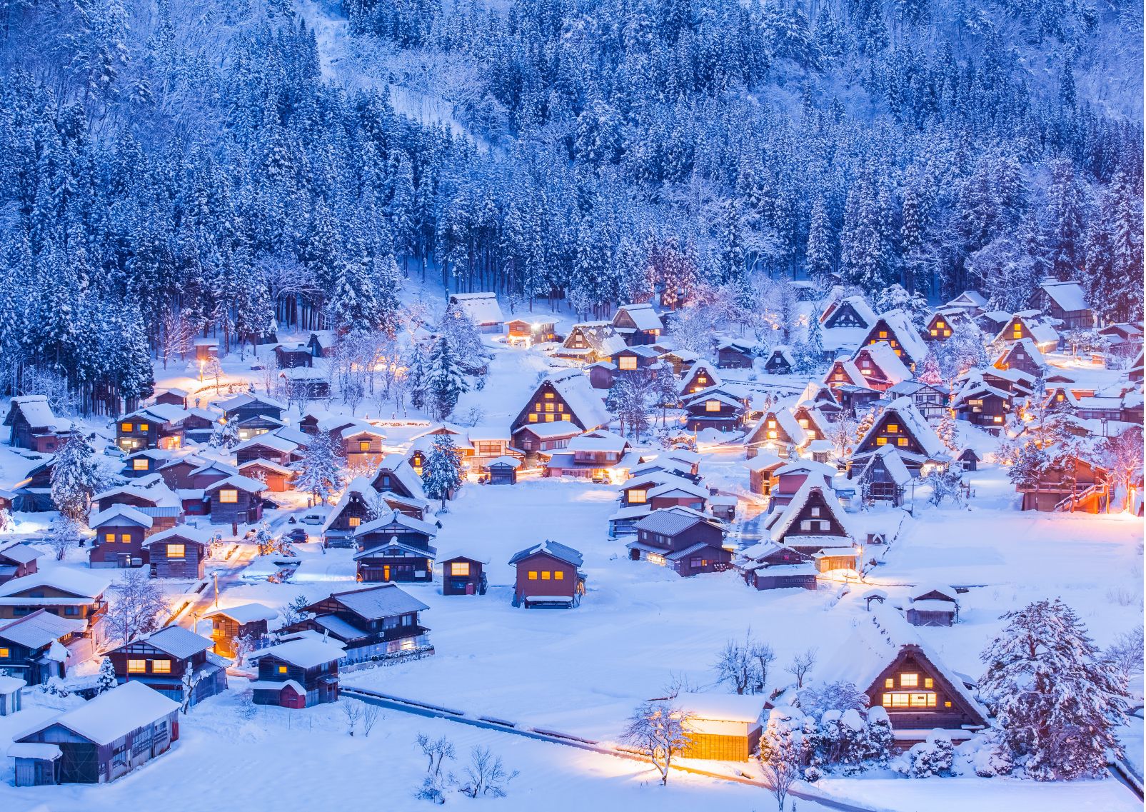 Hutten in dorp Shirakawago in de winter