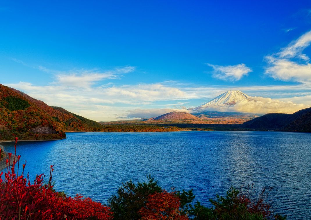 Lake Motosu en Mount Fuji, Yamanashi, Japan.