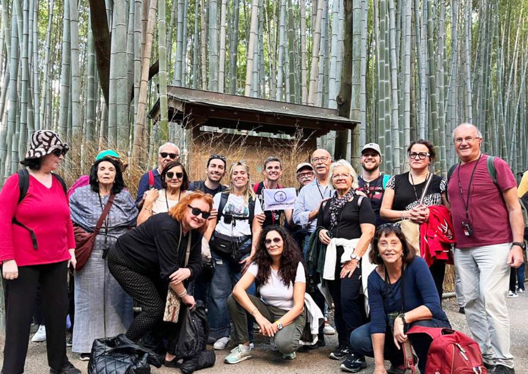 Een groep die met Japanspecialist door Japan reist
