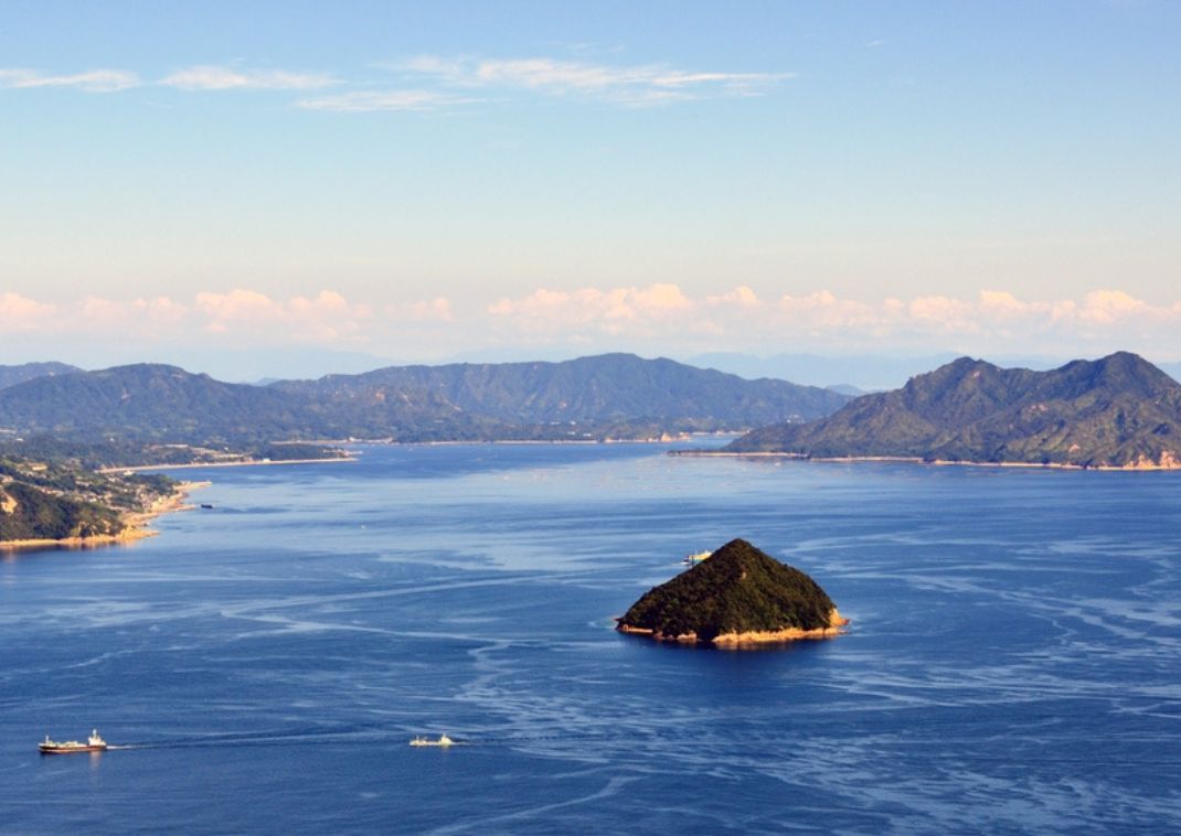 Enkele eilanden in de Seto Inland Sea gezien vanaf Mt. Misen