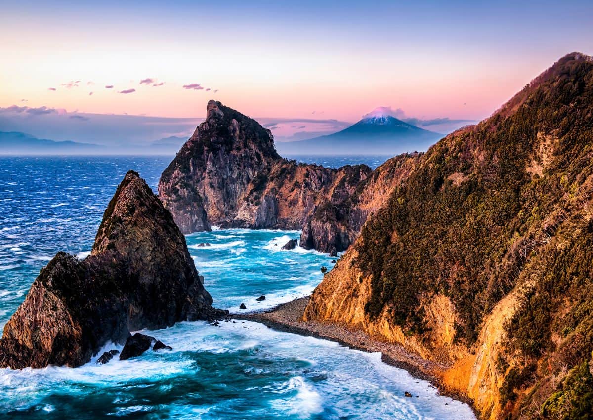 De berg Fuji gezien vanaf de Senganmon-rots, Izu-schiereiland, Shizuoka, Japan