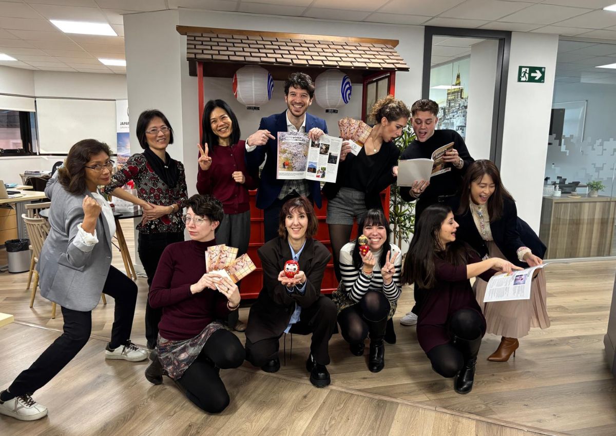 Reisadviseurs van Japanspecialist op kantoor