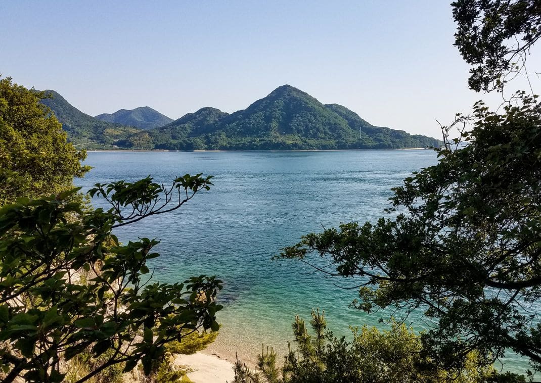 Uitzicht op de omliggende eilanden vanaf Okunoshima