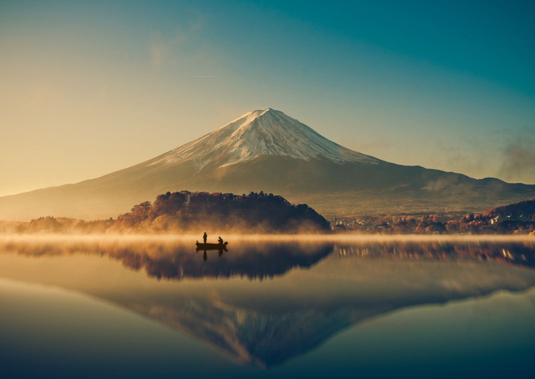 Uitzicht op Mt. Fuji en een meer, Japan