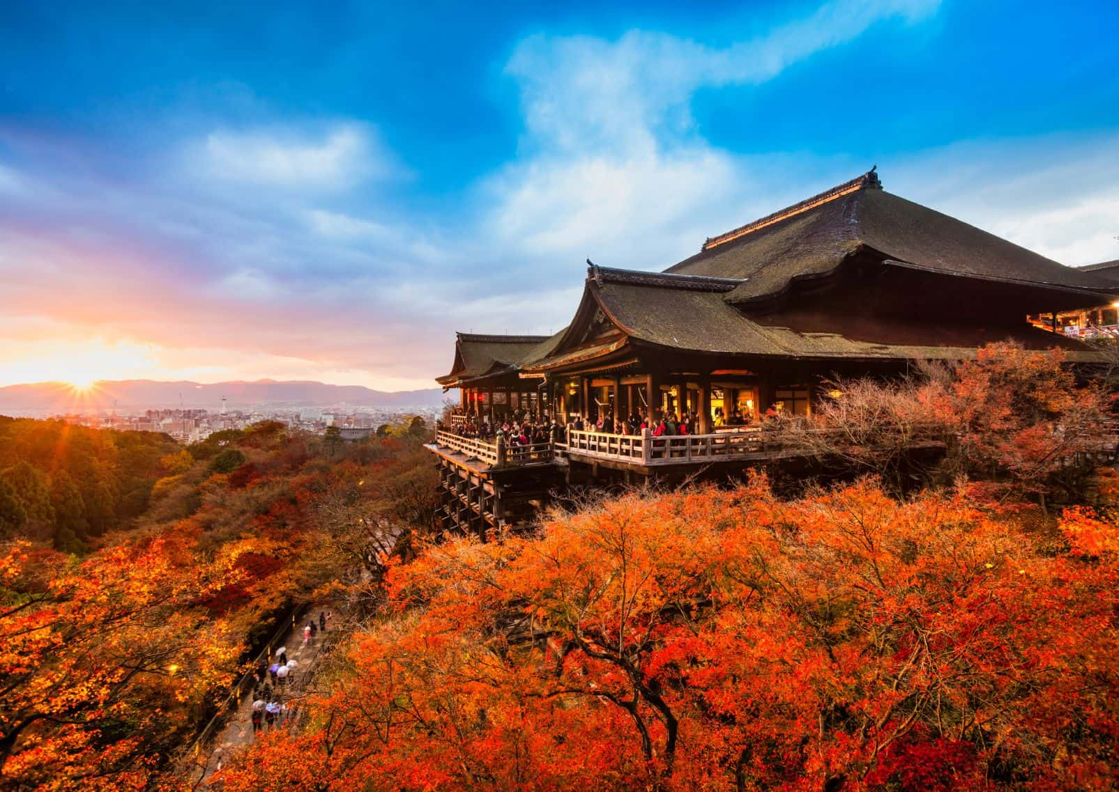 Herfstkleuren in de Kiyomizu-dera tempel in Kyoto, Japan.