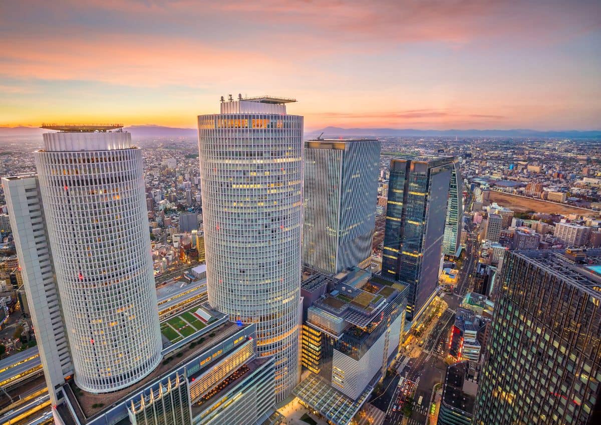 Zonsondergang over Nagoya, Japan