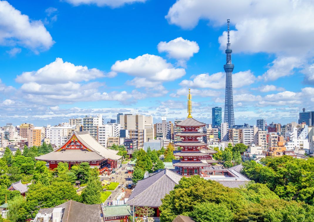 Luchtfoto van de stad Tokyo met de Sensoji-tempel.