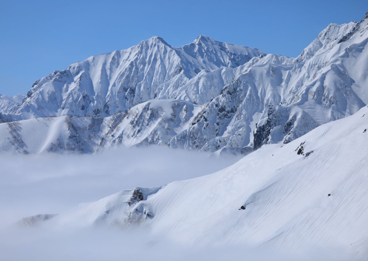 Besneeuwde toppen van Mount Kashimayari, Hakuba, Japan