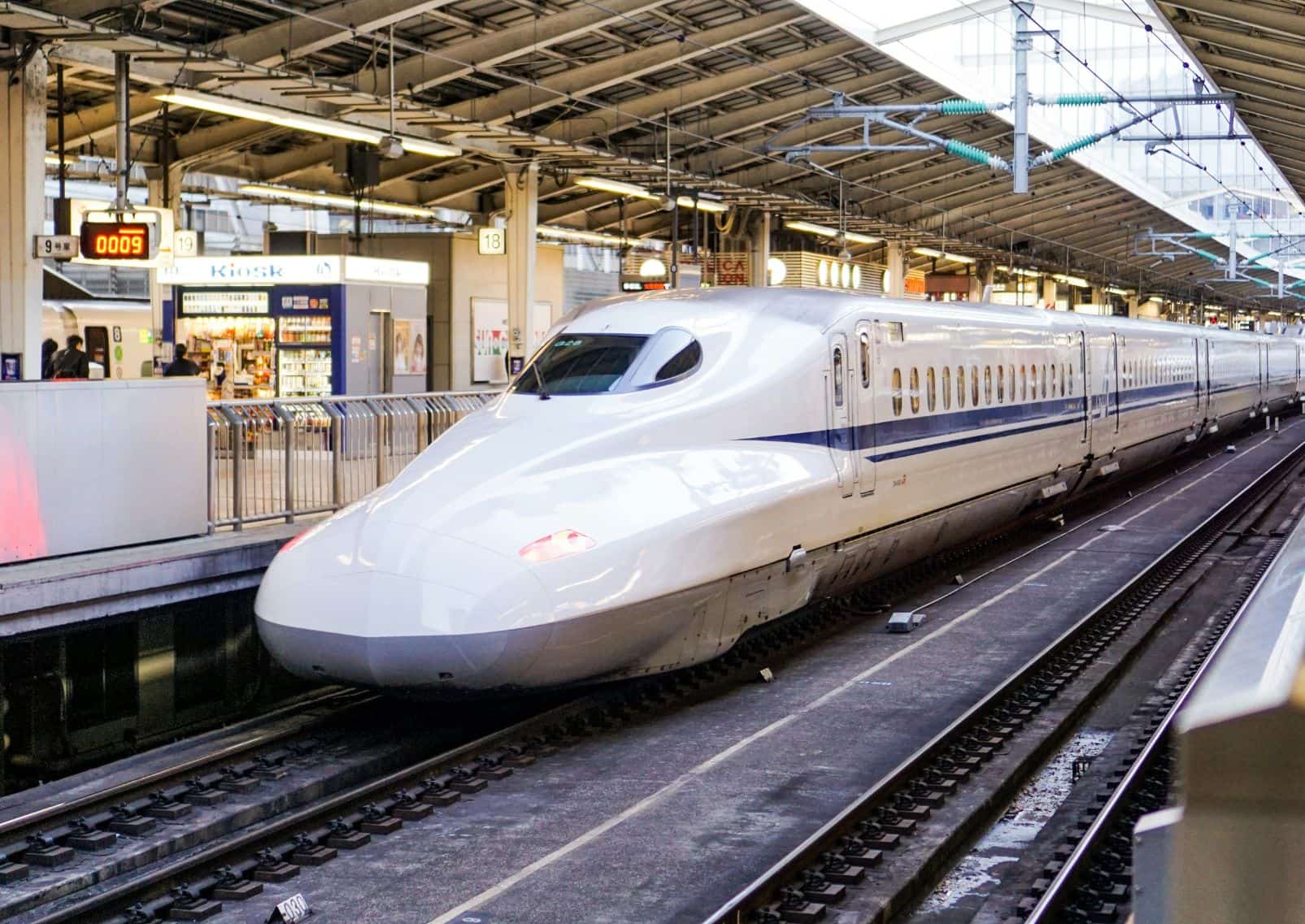 Shinkansen op het treinstation, Japan
