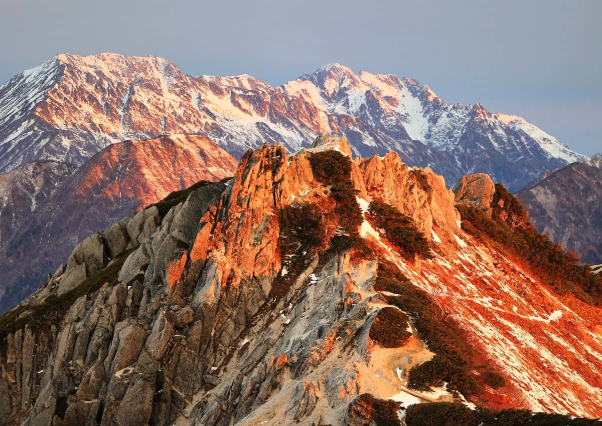 Kitatsubakuro, Tsurugi en Tateyama in de Noordelijke Alpen bij zonsopkomst in Japan
