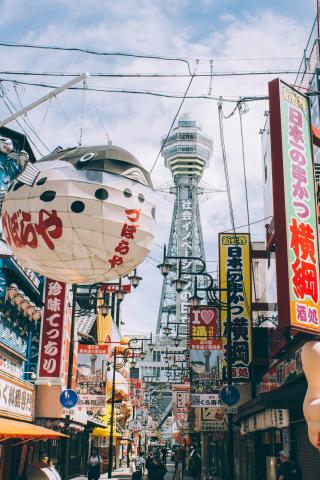 Straateten in retro Osaka