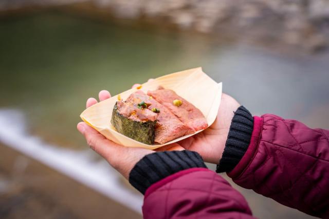 Hida-rundvlees op een lokale markt