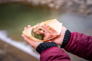 Hida-rundvlees op een lokale markt
