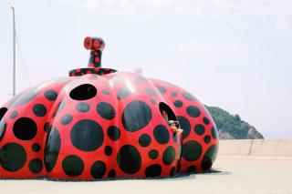 Kinderen spelen op Naoshima Art Island