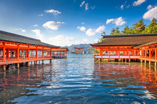 Itsukushima-schrijn en torii-poort, Miyajima, Hiroshima