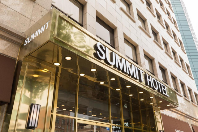 Summit Hotel Seoul buiten