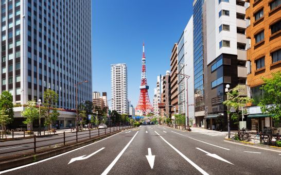 Weg van Tokyo Tower in Shiba Koen, Minato, Tokio, Japan