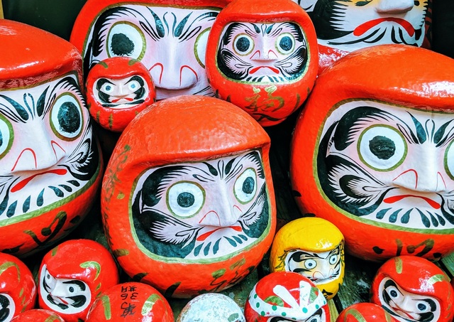 Daruma poppen, Naha
