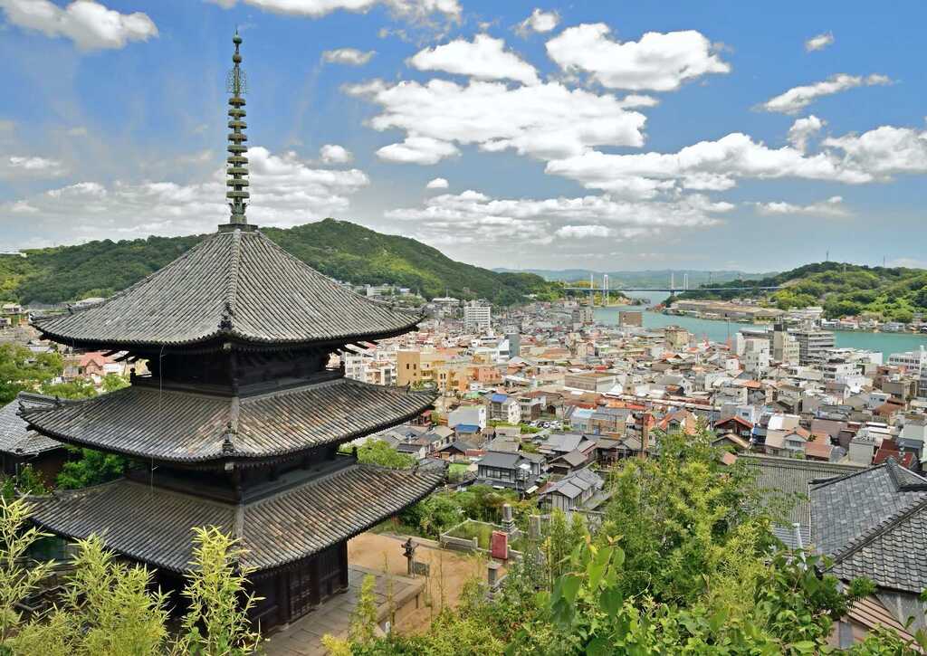 Ten'neiji Tempel met uitzicht op Onomichi
