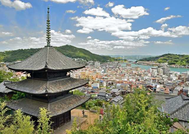 Ten'neiji Tempel met uitzicht op Onomichi