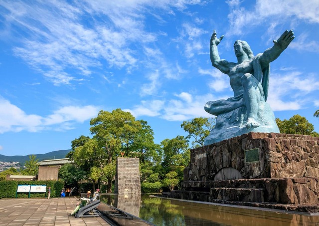 Vredesbeeld in Nagasaki Peace Park, Nagasaki