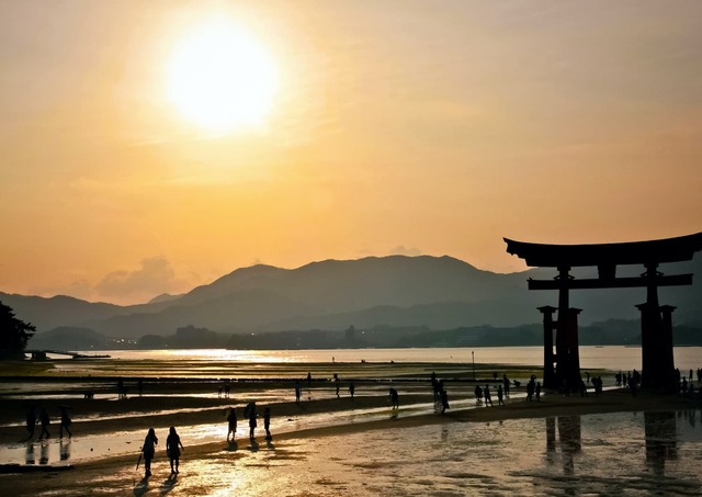 Miyajima bij zonsondergang