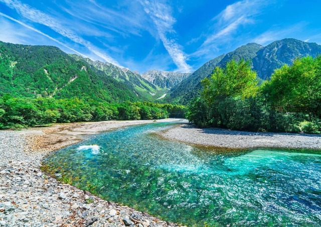  Prachtig landschap van Kamikōchi met de Azusa-rivier en de Hotaka-bergen in Nagano, Japan.