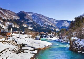 Shogawa-rivier in de winter