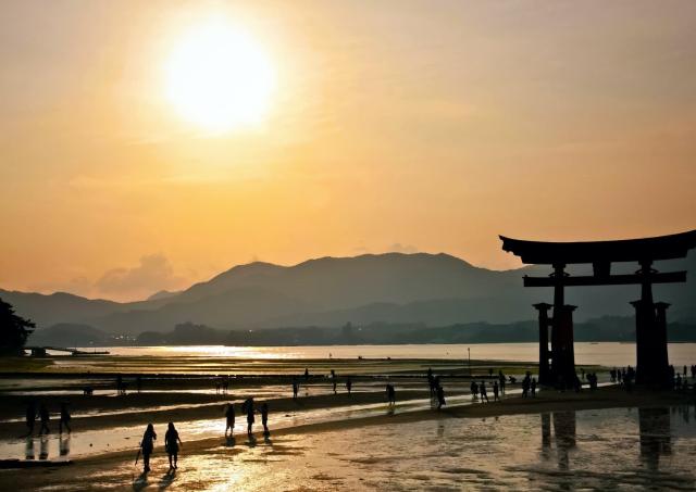 Miyajima bij zonsondergang
