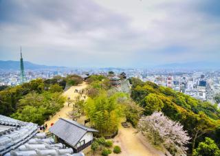 Uitzicht vanaf het Matsuyama-kasteel