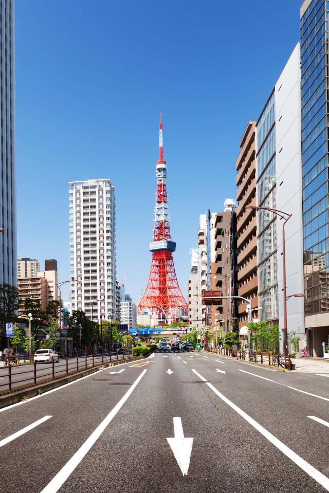 Weg van Tokyo Tower in Shiba Koen, Minato, Tokio, Japan