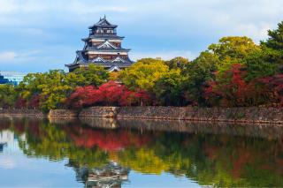 Hiroshima-kasteel in de herfst