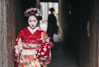Geisha in het district Gion in Kyoto