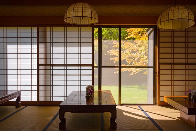 Traditionele ryokan kamer met tatami