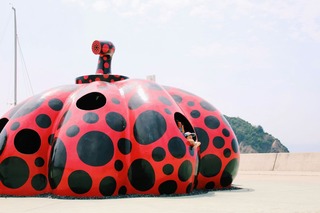 Kinderen spelen op Naoshima Art Island