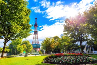Tv-toren van Sapporo en Odori Park